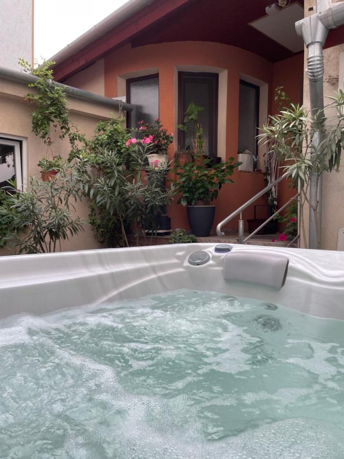 Nyil Apartman Wellnes Дебрецен Екстериор снимка